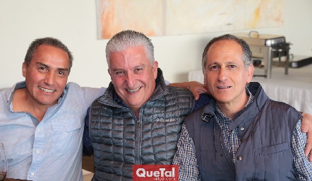  Arturo González, Luis Gómez y Víctor Medlich.