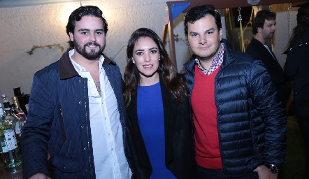  Rodrigo Labastida, Mary Ceci Herrera y Raúl Torres.