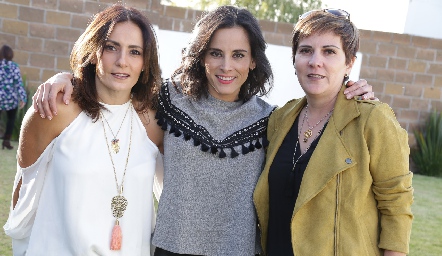  Claudia Artolózaga, Ani Lu Enríquez y Claudia Hinojosa.