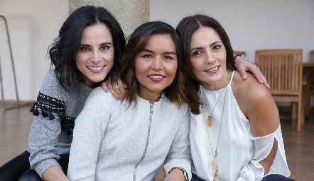  Ani Lu Enríquez, Lorena Torres y Claudia Artolózaga.