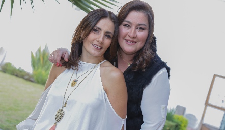  Claudia Artolózaga y Deyanira Cázares.