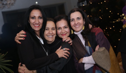  Pato Rodríguez, Sandra Burgos, Laura Izaguirre y Montserrat Gómez.