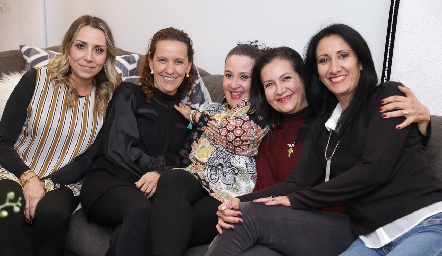  Roxana Serna, Sandra Burgos, Ana Irma Ramos, Laura Izaguirre y Pato  Rodríguez.