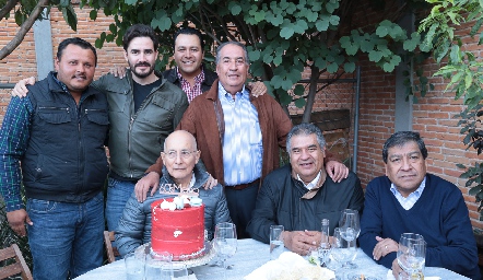  Eduardo, Carlos, Elías, Memo, Carlos y Elías Torres con René Díaz.