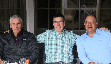  Federico, Mauricio y Roberto Alcalde.