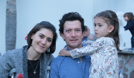  Paulina Vivanco, Héctor Salas y Pau.