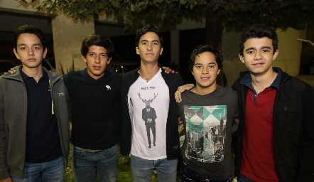  Pato Aguillón con sus amigos de Morelia y CDMX. Mariano López, Diego González, Nicolás Ramírez y David Pérez.