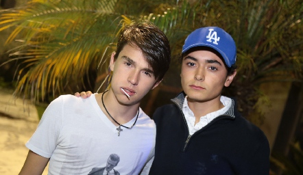  Eduardo y Armando.