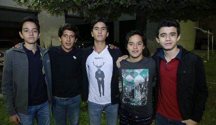  Mariano López, Diego González, Nicolás Ramírez, Pato Aguillón y David Pérez.