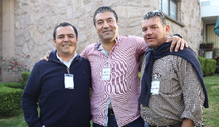  Eduardo González, Jesús González y Tito González.