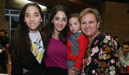  Mónica Villanueva, Isa Villanueva, Diego Guerrero y Patricia Ress.