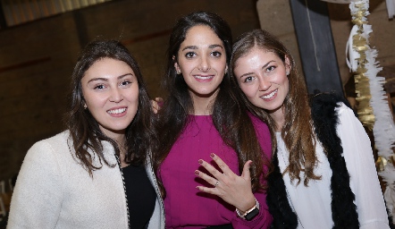  Liliana Medina, Isa Villanueva y Elizabeth Treviño.