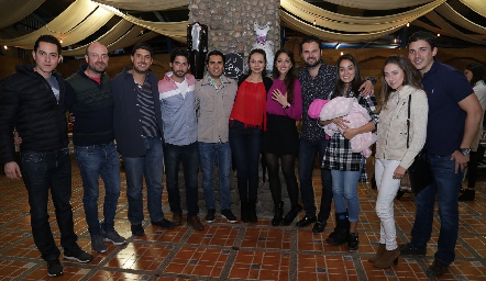  Acompañando a los recién comprometidos.