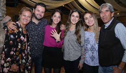  Isa con la familia Mézquida.