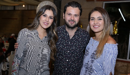  Valeria, Yuri y Fernanda Mézquida.