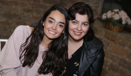  Marianela y Daniela Villanueva.