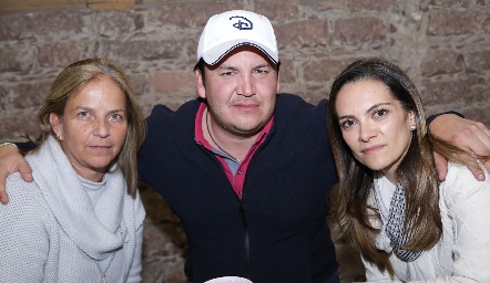 Beatriz Márquez, Adrián Luna y Karla Velasco.