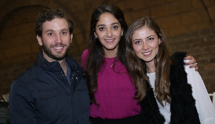  Andrés Torres, Isa Villanueva y Elizabeth Treviño.
