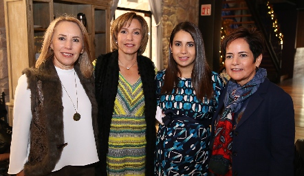  Laura Lavín, Beatriz Lavín, Bety Lázaro y Tita García de Lavín.