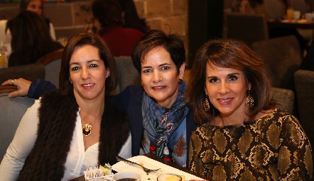  Ale Avila, Tita García y Martha del Río .