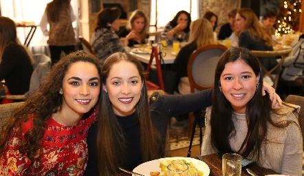  María Bravo, Laura Bravo y Montse Del Valle .