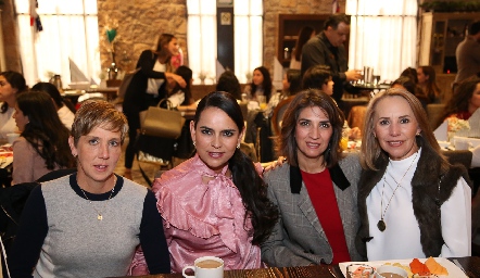 Ana Hunter, Marily de Tobías, Lourdes de Álvarez y Laura Lavín.