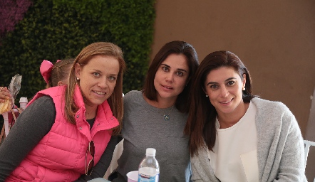  Mariana Torres, Maga Nieto y Karina Hernández.