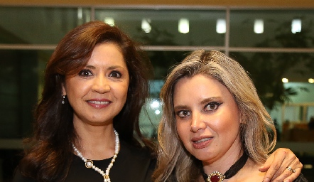  Martha Carrillo y Carla Saucedo .