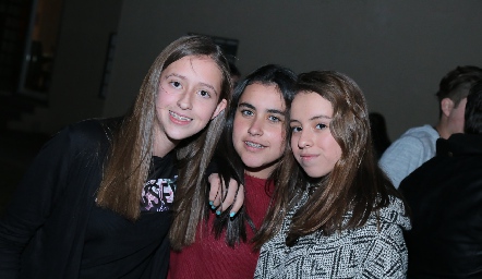 Mili, Camila e Isa.