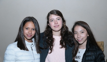  Sara, Lorena y Paola.