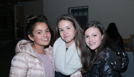  Sofi, Ale  y Ana.