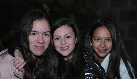  Renata, Ana y Sara.