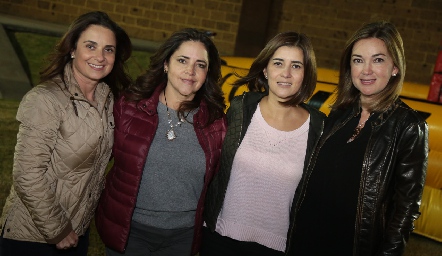  La bellas mamás de los festejados, Rocío Alcalde, Gaby Carreón, Ángeles Lasso de la Vega y Macarena Elías.