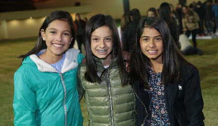  Julia, Camila y Gaby.