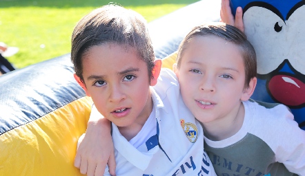  Leonardo y Nicolás.