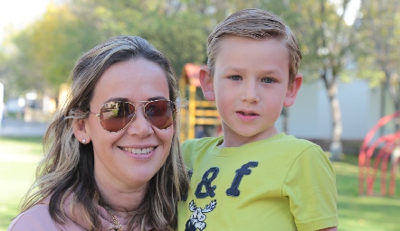  María del Carmen Ayala y Andrés Mendizábal.