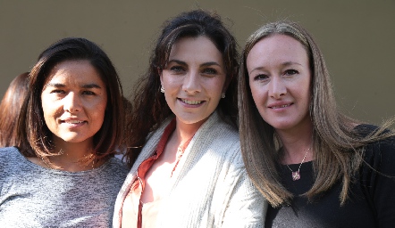  Lorena Torres, Ale de Güemes y Maru Muñiz.
