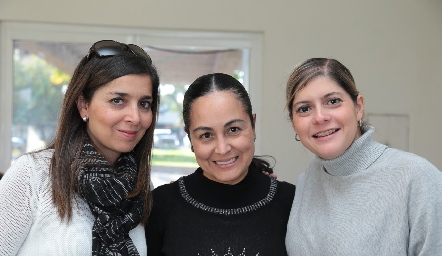  Carla Sarquis, Marcela Flores y Carla Verástegui.