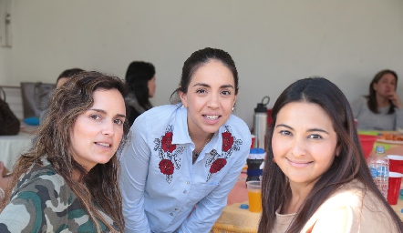  Paty Estrada, Gaby Camacho y Lupita Escobar.