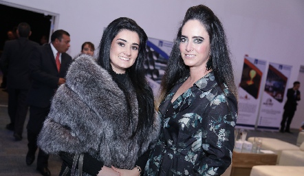  Cecilia Favela y Gaby Herrán.