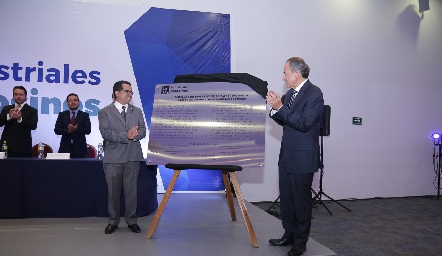  Guillermo Aldrett, Presidente de IPAC y Juan Manuel Carreras, Gobernador del Estado, develando la placa en Homenaje a los Ex Presidentes de IPAC.