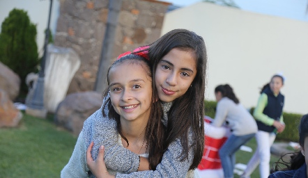  Montse y Constanza.