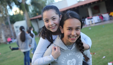  Andrea y Ximena.