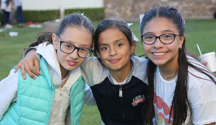  Karen, Marifer y Dafne.