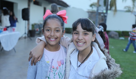  Elizabeth y Luciana.