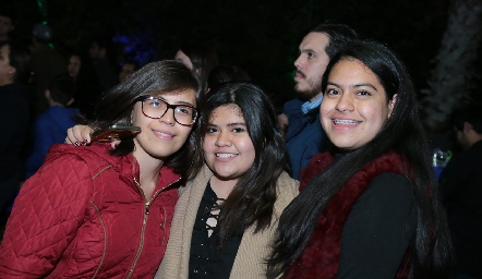  Fernanda, Miriam y Mariana.