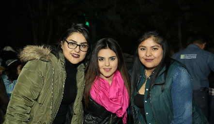  Montse, Daniela y Gaby.