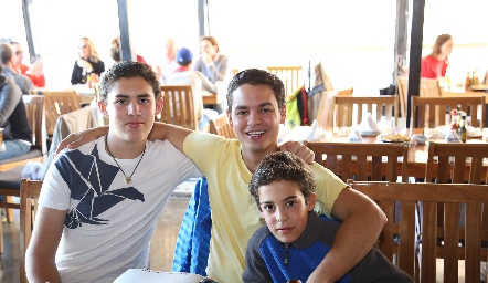  Mauricio, Luis Manuel y Andrés.