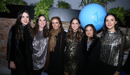  Paulina Ortuño, Charo Ortuño, Sofía Sánchez, Mariana Ortuño, Charo de Ortuño  y Vero Ortuño.