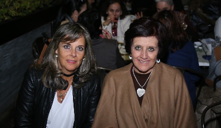 Amparo Lomelín y Graciela Medina.